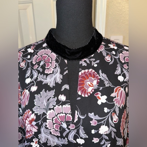 LOFT Size L Floral Blouse Velvet Neckline Bell Sleeve Eyelet Detail Tiered Hem - Picture 2 of 9